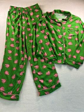 Women’s Green & Pink Printed Button-Up Pajama Set